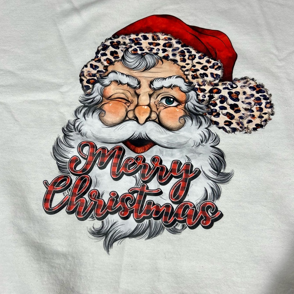 Holiday crew neck sweatshirt. Size 3XL cute Santa decal on front❤️💚